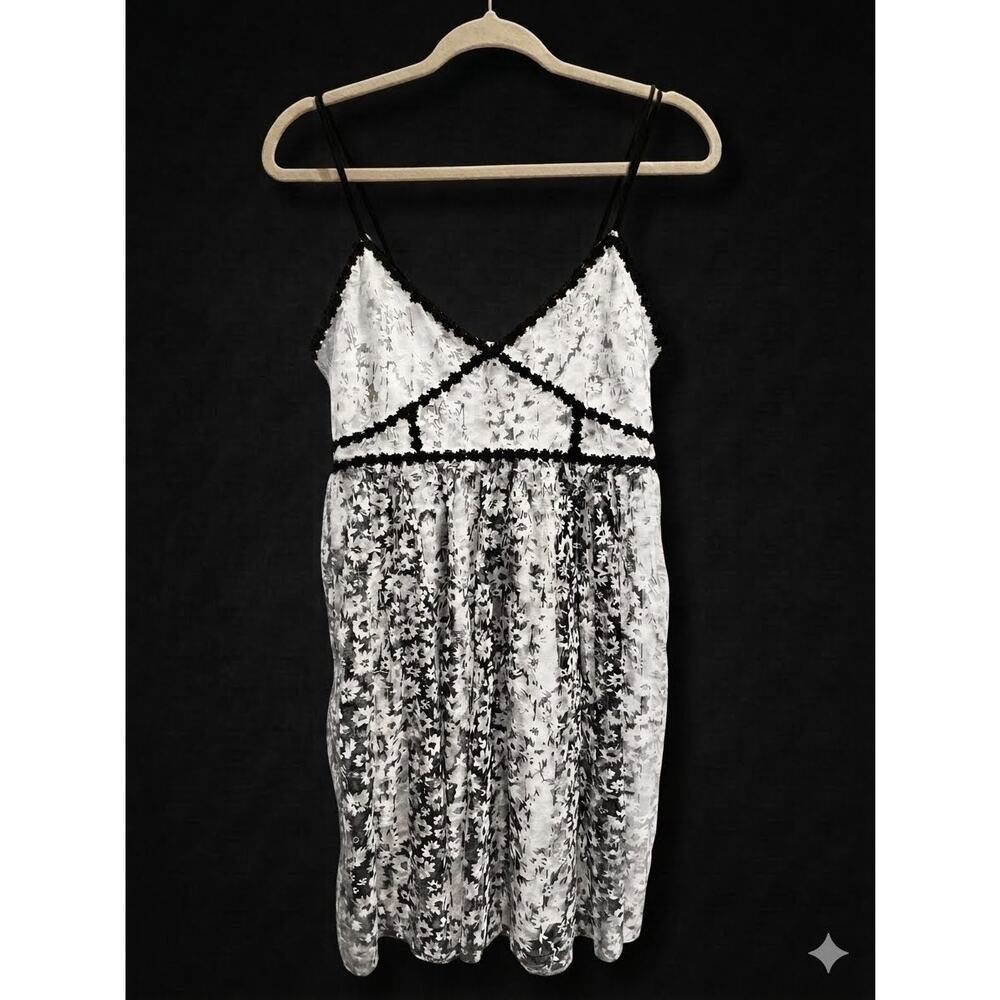 Romeo & Juliet Couture White Floral Lacey Mesh Babydoll Mini Dress - Medium